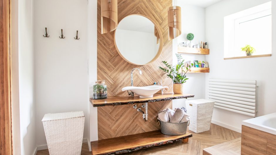 Les meubles en bois naturel pour moderniser votre salle de bain